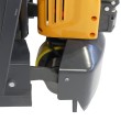 zoom sobre la rueda giratoria de la transpaleta eléctrica batería de litio 20Ah 1500 kg