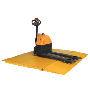 Vista desde arriba de la Rampa de acceso para contenedores 2200x2000 mm con transpaleta encima