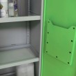 Zoom sobre el interior del armario bajo productos peligrosos 2 puertas