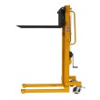 Vista lateral del apilador manual con manivela 1500 mm 500 kg - horquillas altas