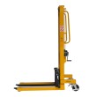Vista lateral del apilador manual con manivela 1500 mm 500 kg - horquillas bajas