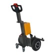 Vista trasera en 3/4 del remolcador eléctrico 1000 kg con timón levantado